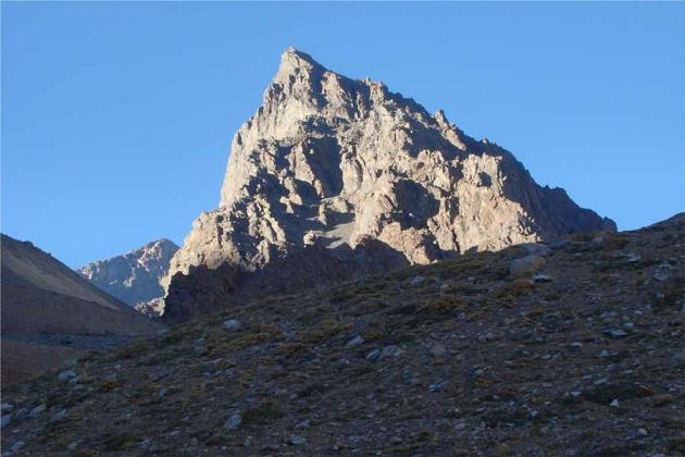 Punta de Cuchillo desde entrada cajón del Navarro Punta de Cuchillo desde entrada cajón del Navarro