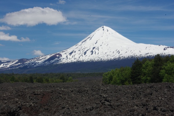 Llaima desde río de lava