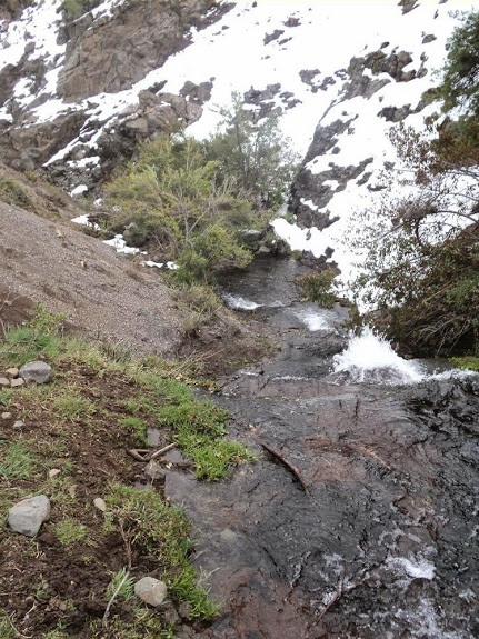 Río a cruzar sobre saltos de apoquindo