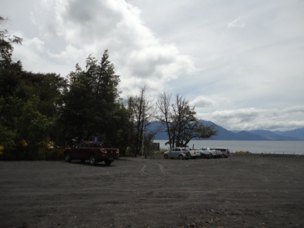 Estacionamiento camping Playa Petrohué