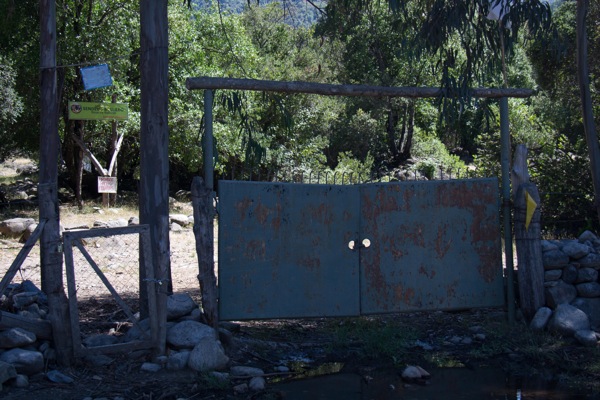 Portón de entrada a la Reserva