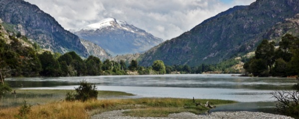 El río Baker hacia el oeste.