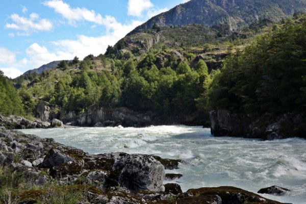 El angostamiento del río