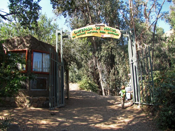 Portón de ingreso al bosque