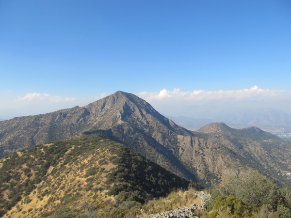 Manquehue y Manquehuito desde la cumbre del Carbón