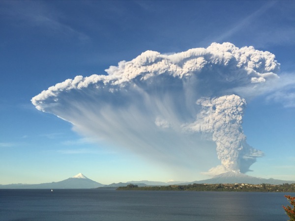 Erupción del Calbuco desde Puerto Varas