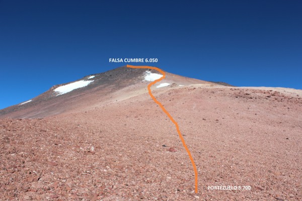 Vista de la falsa cumbre desde el primer portezuelo