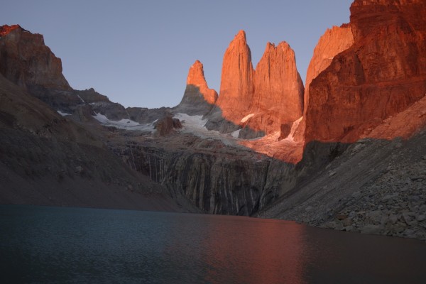 Amanecer en las Torres del Paine