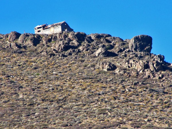 Bajo el refugio