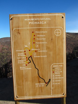 Letrero en la entrada con mapa