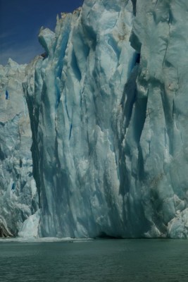 Pared de hielo en ventisquero Leones