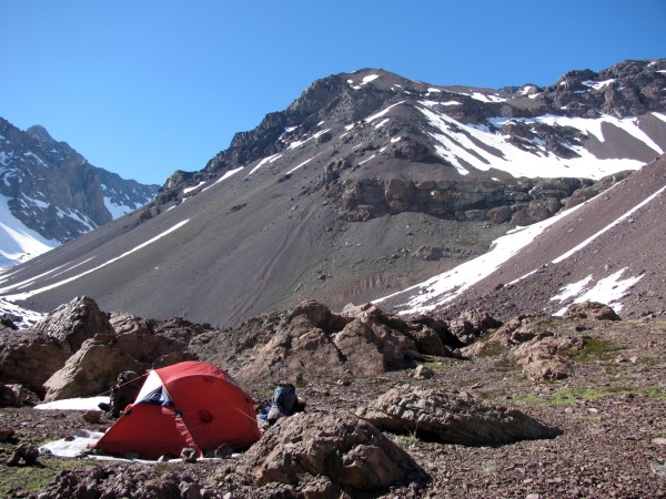 Campamento Base y quebrada de acceso.