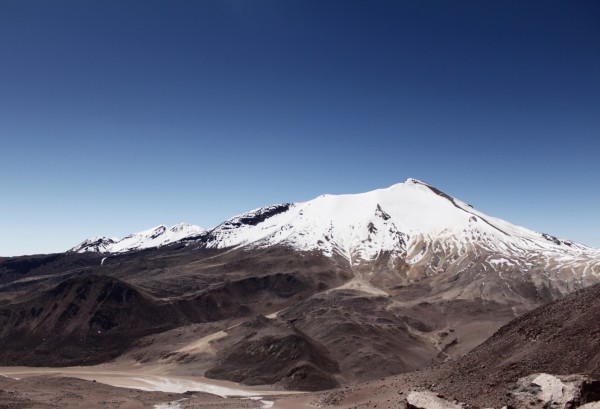 Acotango desde faldas del volcán Guallatiri