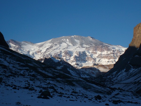 Volcán San José en Atardecer Invernal