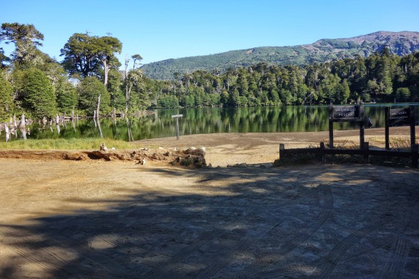 Estacionamiento laguna Captrén