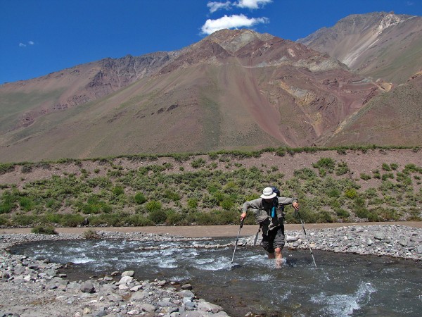 Cruzando el estero los Castaños