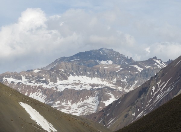 Cerro Manchado desde Termas de Colina 