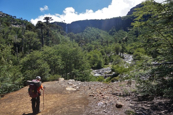 Cruce de río y cascada