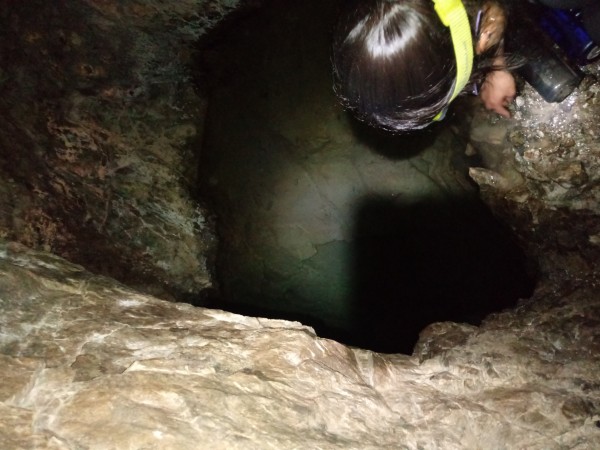 Cueva con agua