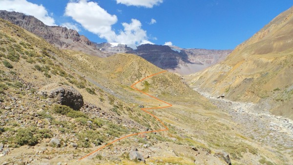 Vega y ascenso a ladera erosionada