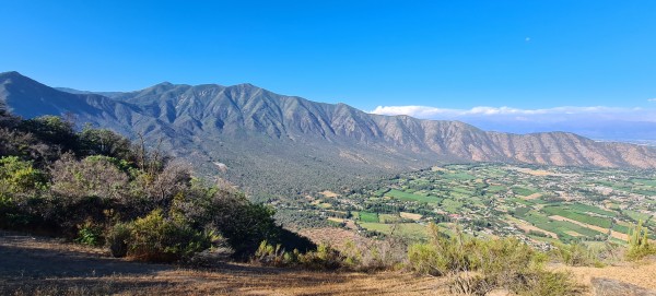 Vista desde la cumbre hacia Lo Miranda.