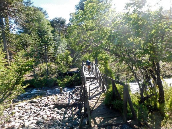 Puente sobre el río Loncotahue