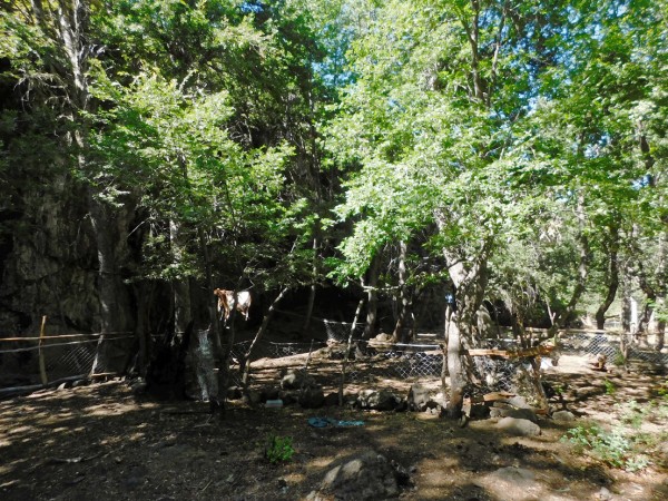 Corral de arrieros junto al sendero