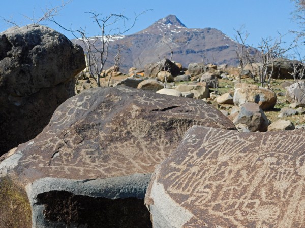 Chaguareche y petroglifos