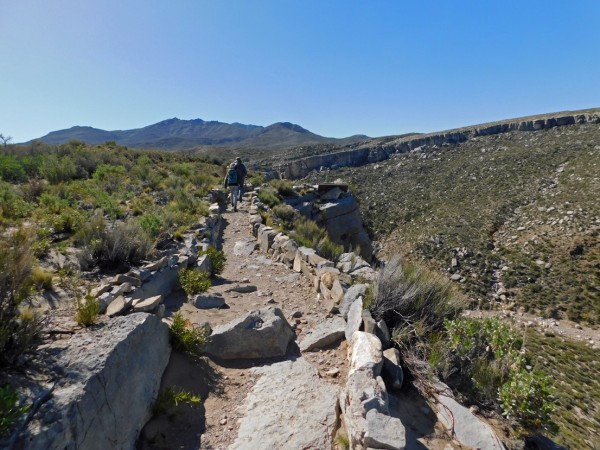 Sendero junto al cañón