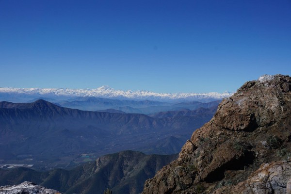 Vista a la cumbre y la Cordillera al fondo