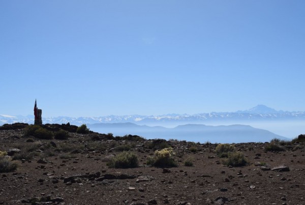 Cumbre Caqui a la izquierda