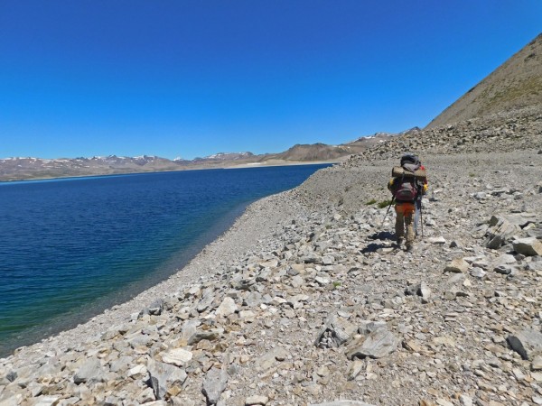 Ruta por la orilla de la laguna