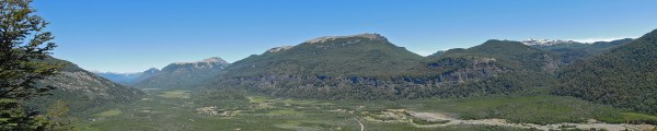 Vista desde el mirador hacia Pampa Linda Vista desde el mirador hacia Pampa Linda