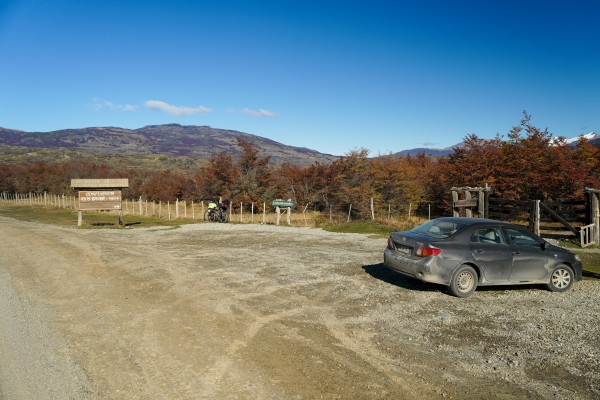 Estacionamiento y entrada