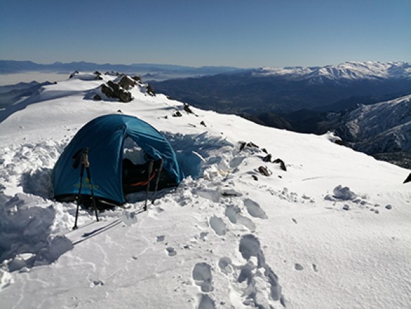 Pirca cubierta de nieve 