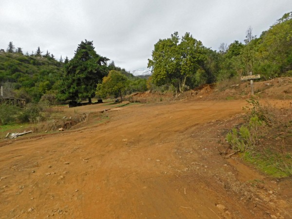 Curva junto a casa abandonada