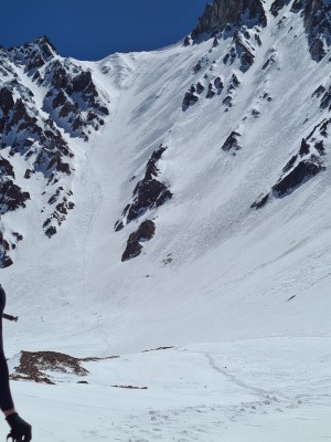 La ruta de descenso por el canal de la izquierda