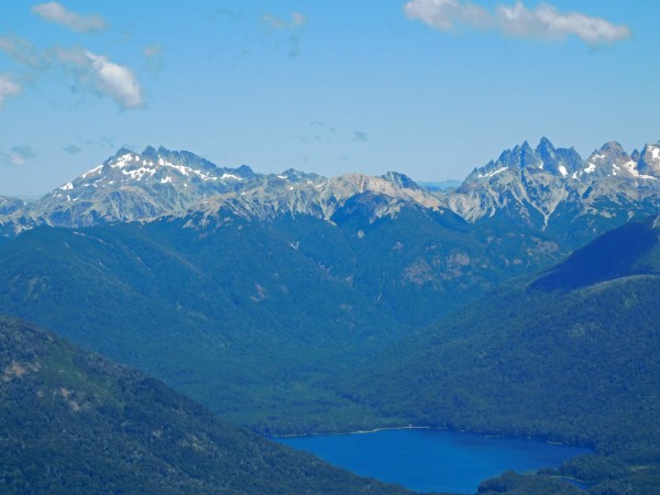 Cerro y lago Queñi