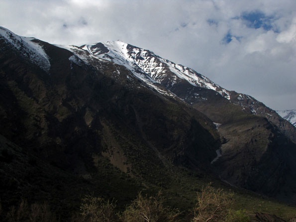 La Colorada desde el camino al Volcán