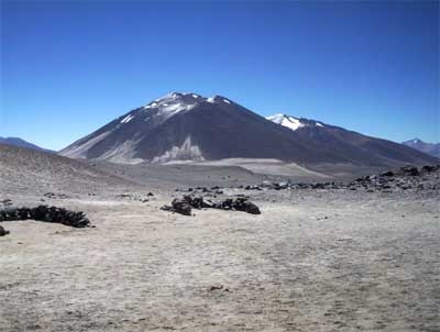 Cerro Vicuñas visto desde Refugio Atacama, 5.150 msnm.