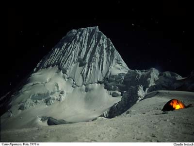 Alpamayo bajo la luna llena