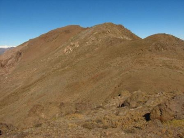 El Canoitas desde una de las cumbres al norte