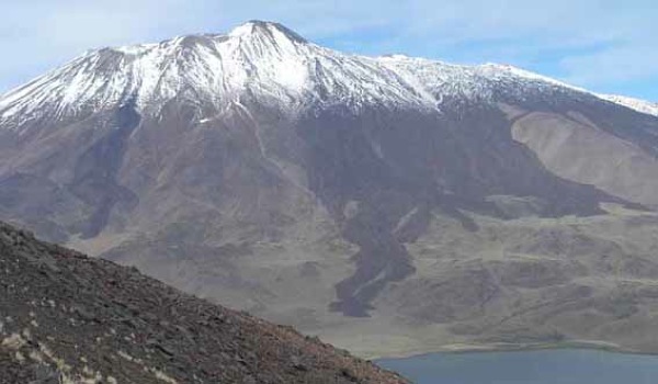 Volcán Tromen desde cerro Wayle Volcán Tromen desde cerro Wayle