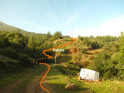 Portón, sendero y Torres alta tensión