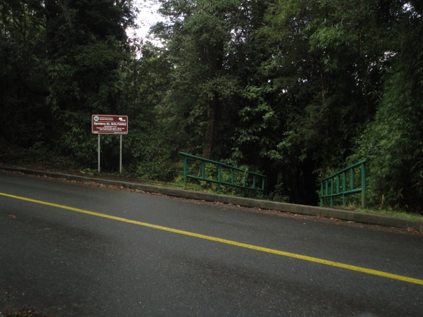 Entrada oeste sendero El Solitario